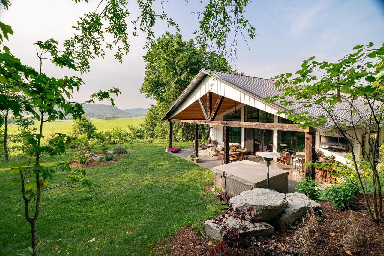 S7108 County Rd, Kickapoo, WI 54652