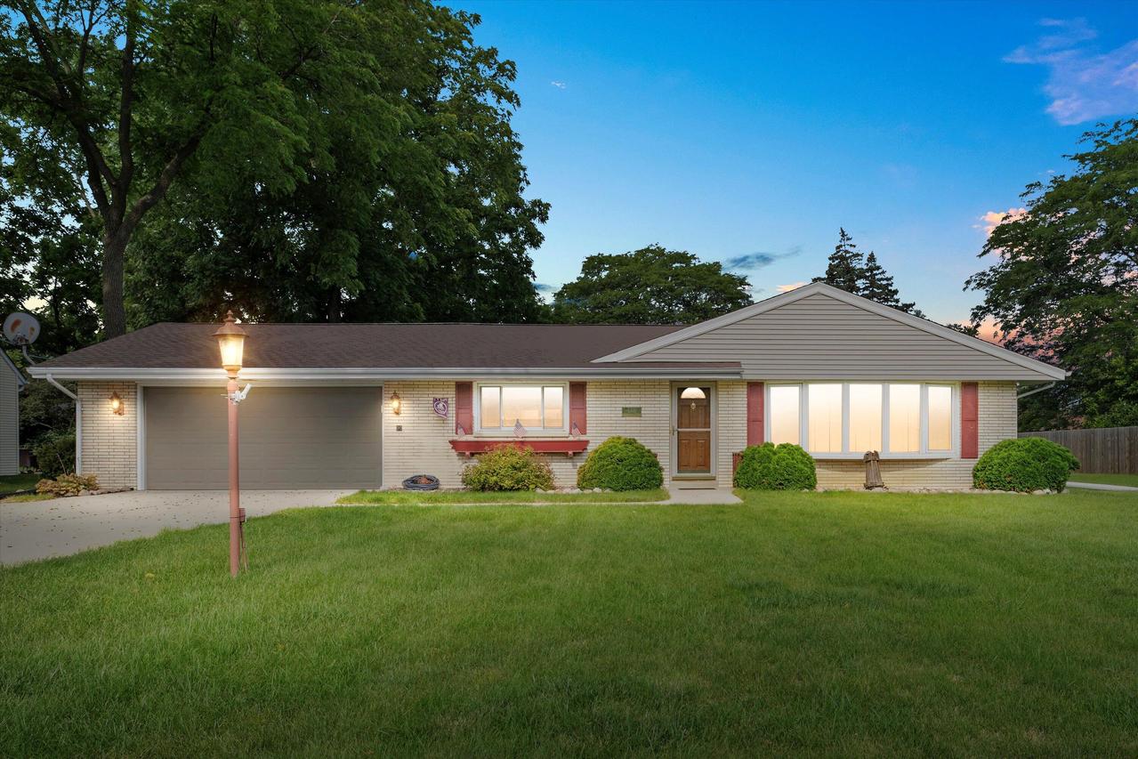 4400 Woodbury Ln, Mount Pleasant, WI 53403