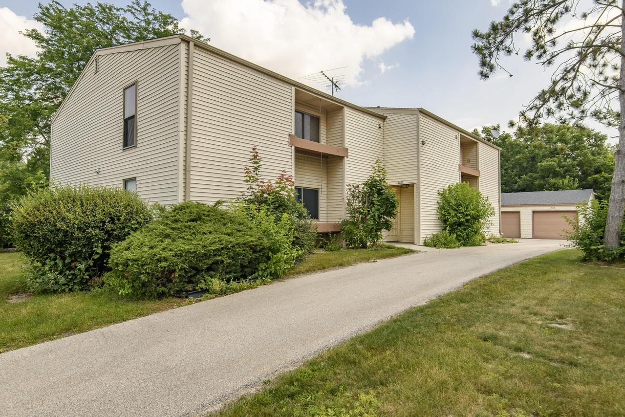 1871 Haymarket Rd #16, Waukesha, WI 53189