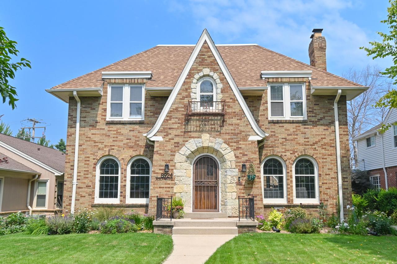 8924 Jackson Park, Wauwatosa, WI 53226