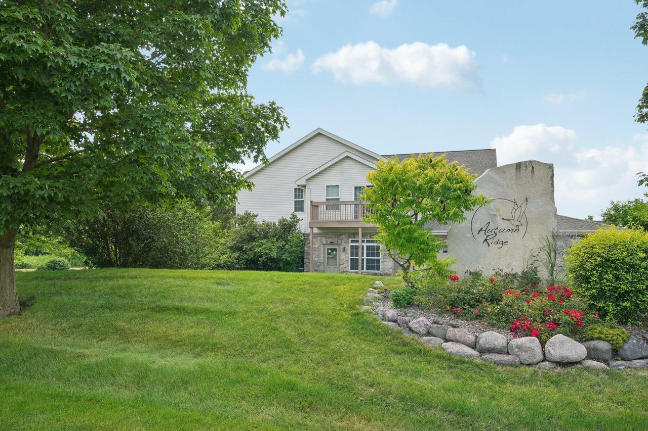 9221 S 51st St, Franklin, WI 53132