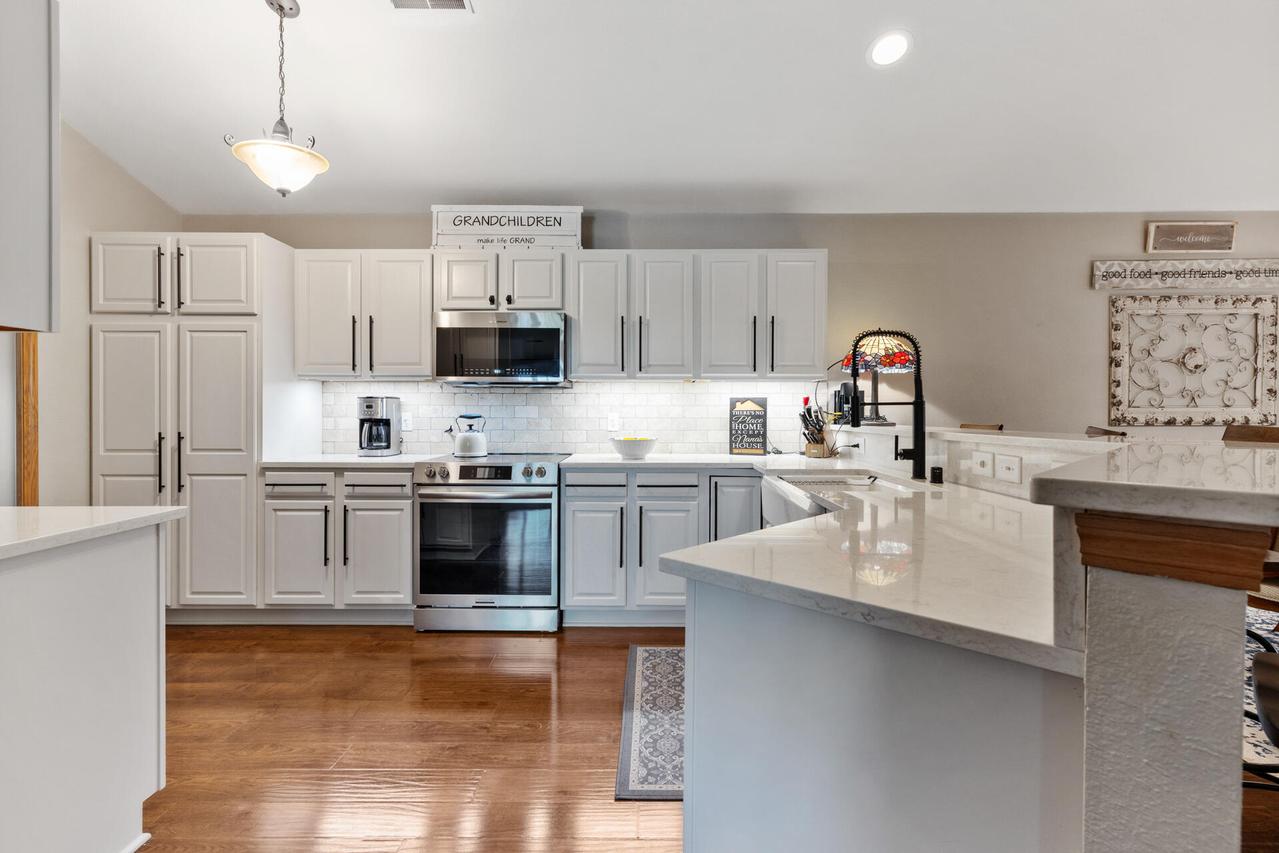 595 Grandview Ct #C, Pewaukee, WI 53072