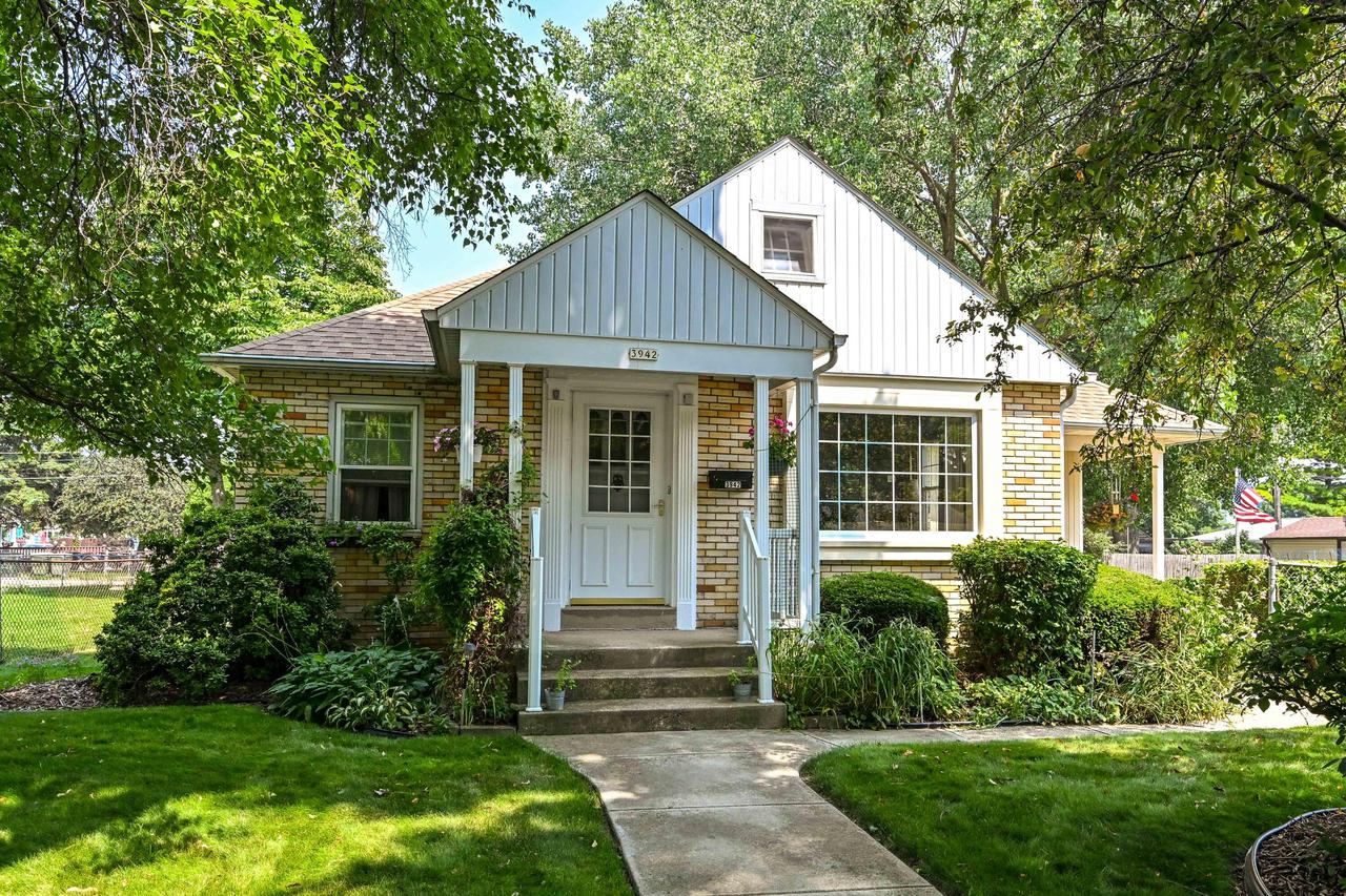 3942 S Hately Ave, Saint Francis, WI 53235