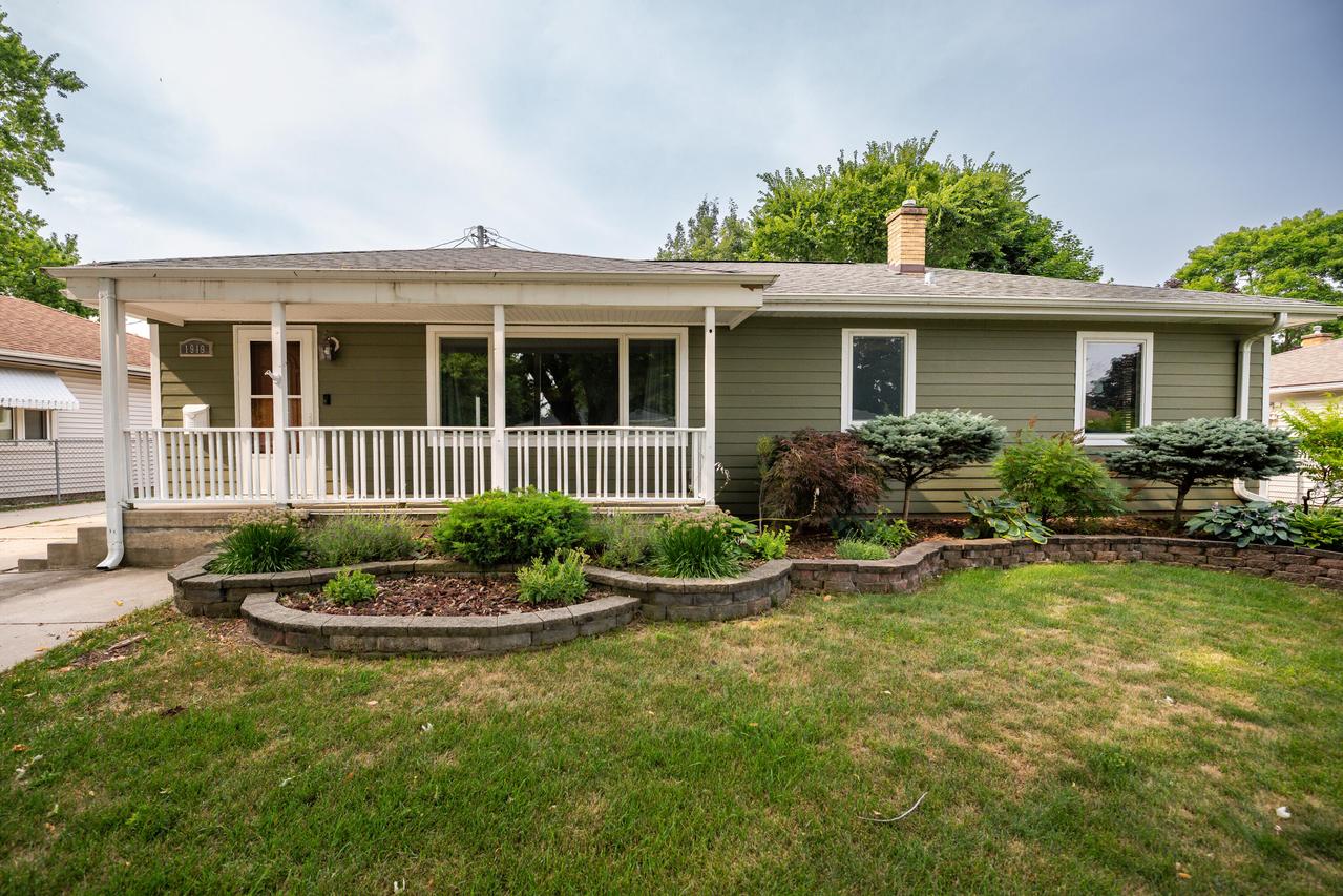 1919 Gillen St, Racine, WI 53403