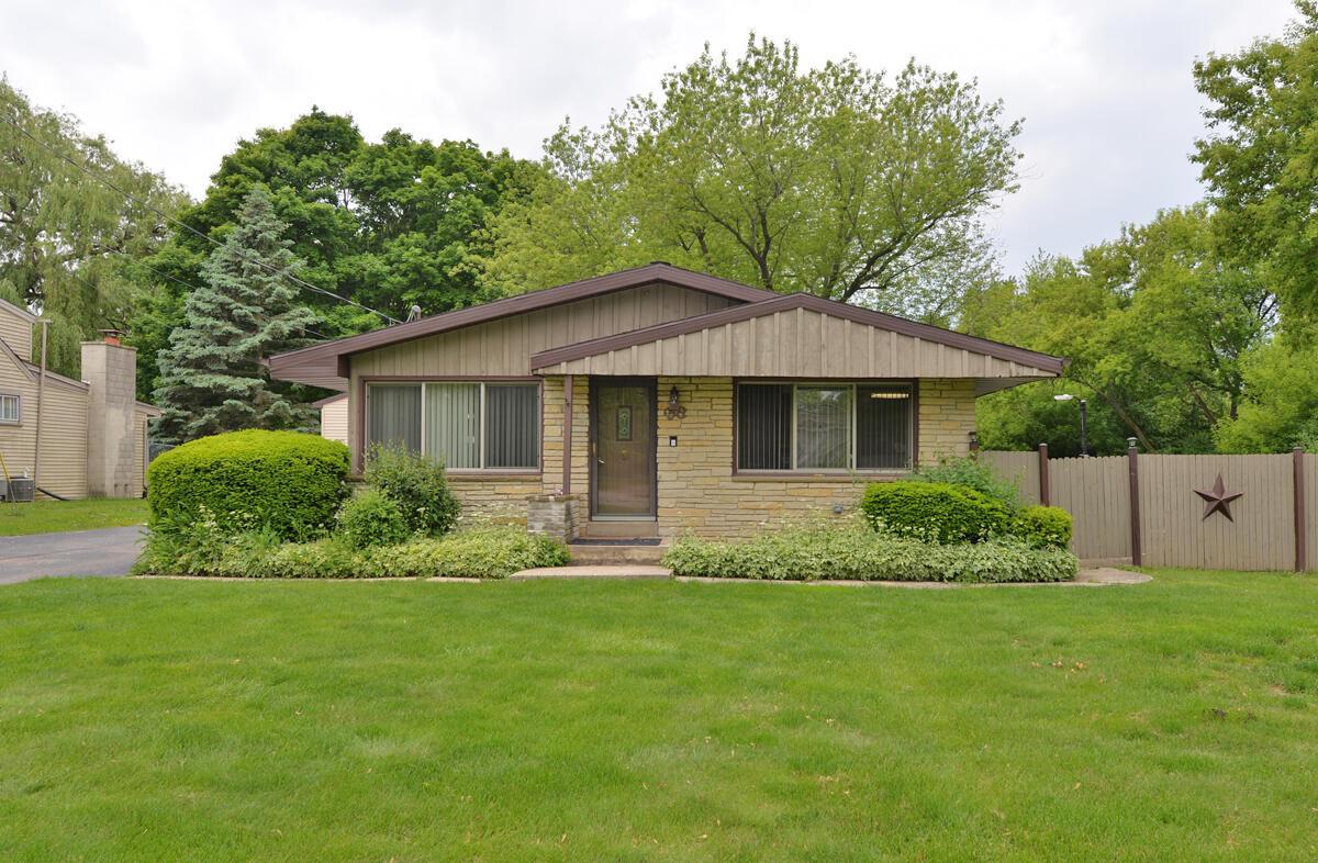 38 S Emmertsen Rd, Mount Pleasant, WI 53406