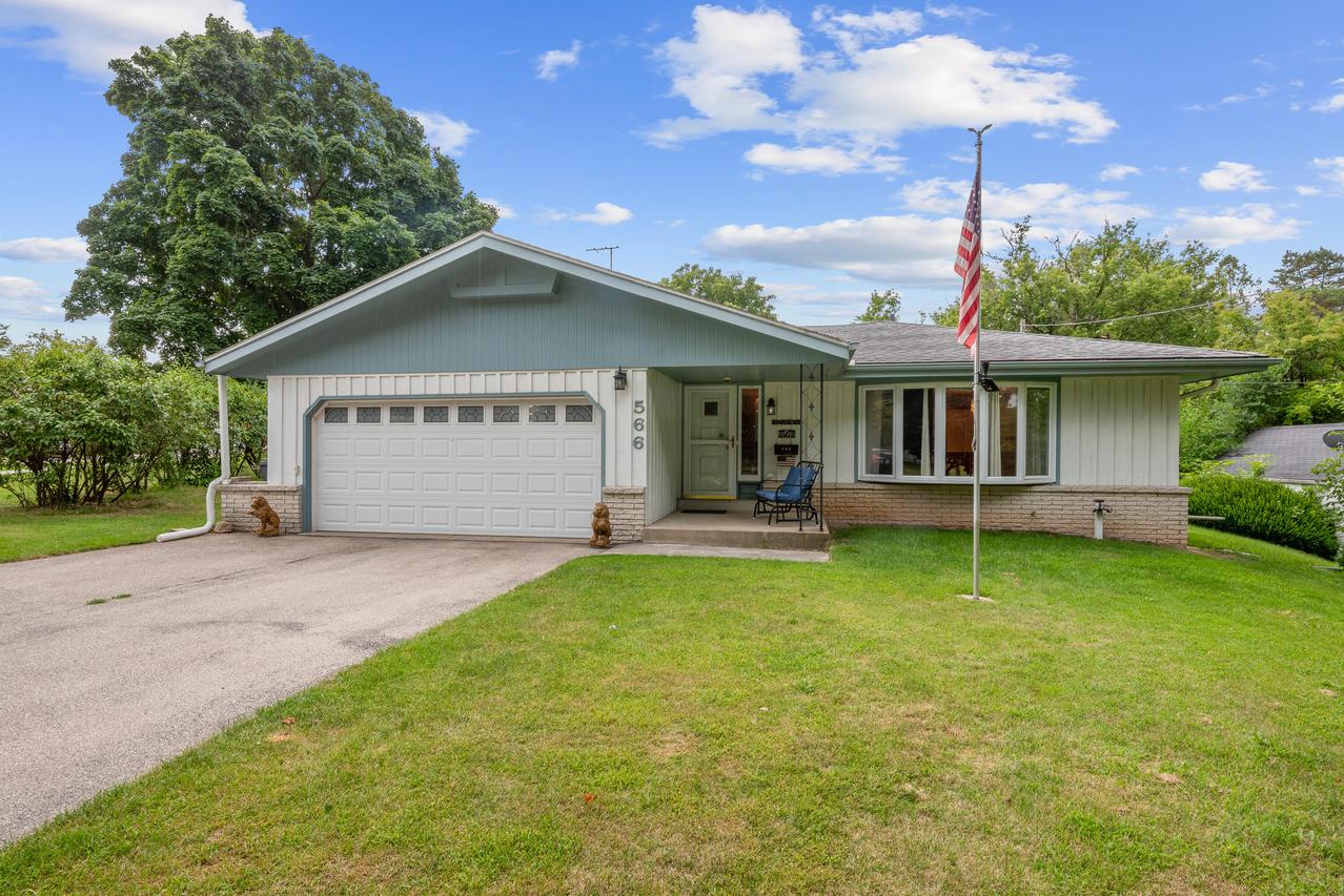 566 W Wisconsin Ave, Pewaukee, WI 53072
