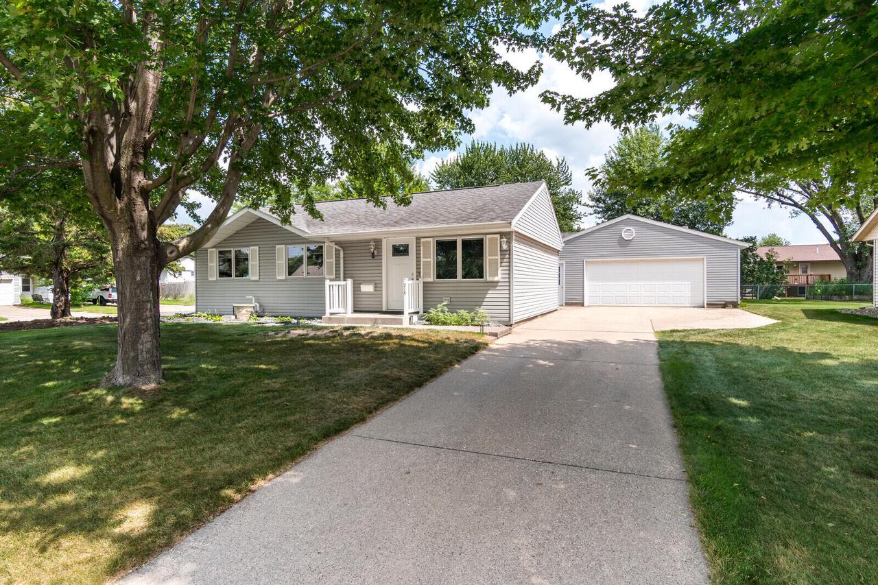 216 13th Ct, Onalaska, WI 54650