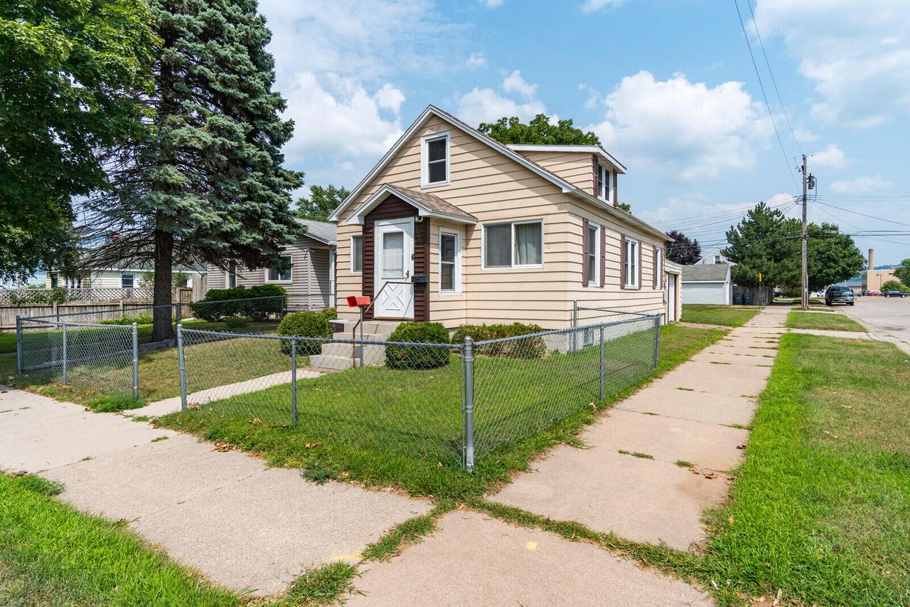 2557 17th St, La Crosse, WI 54601