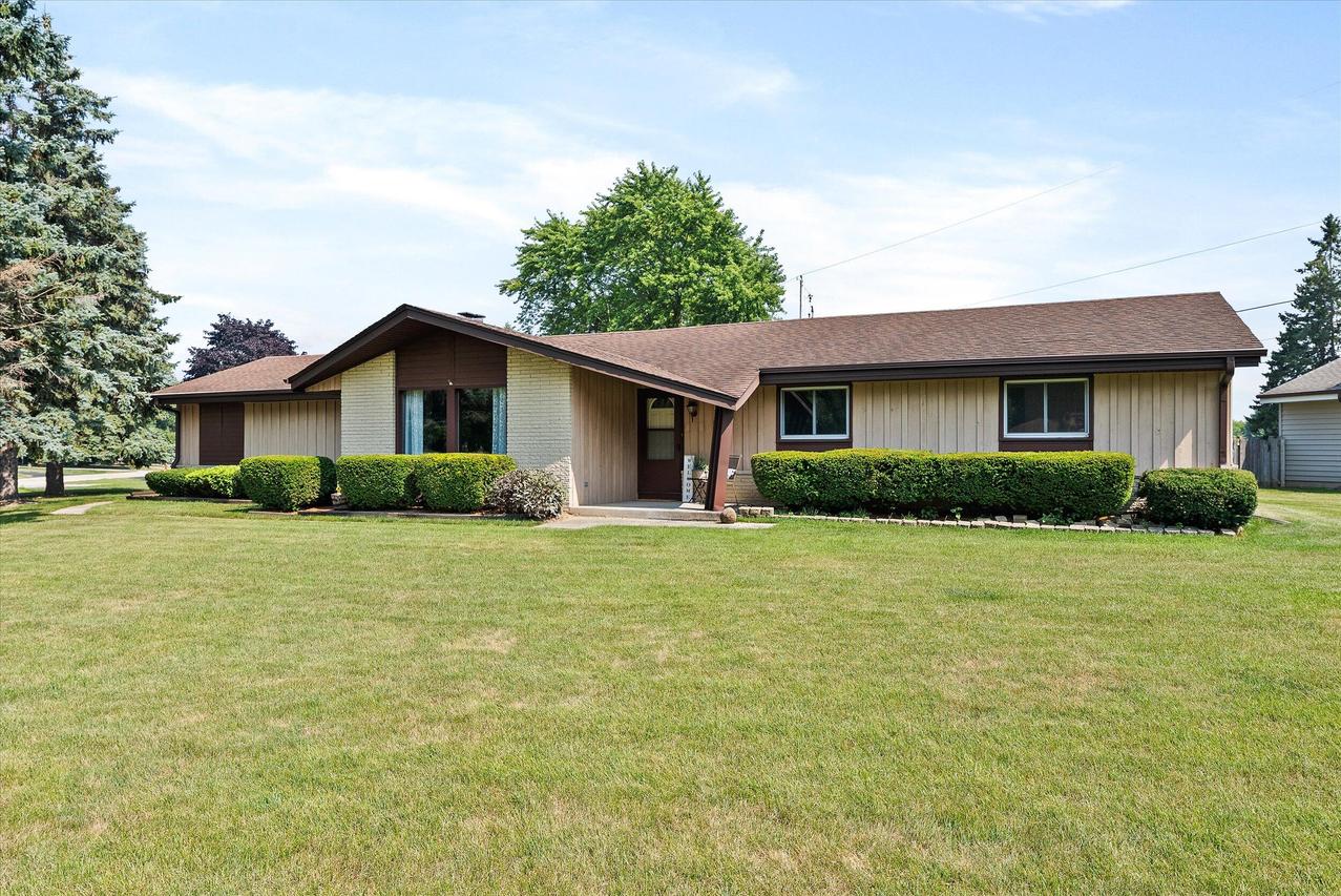 5889 W Silverleaf Ln, Brown Deer, WI 53223