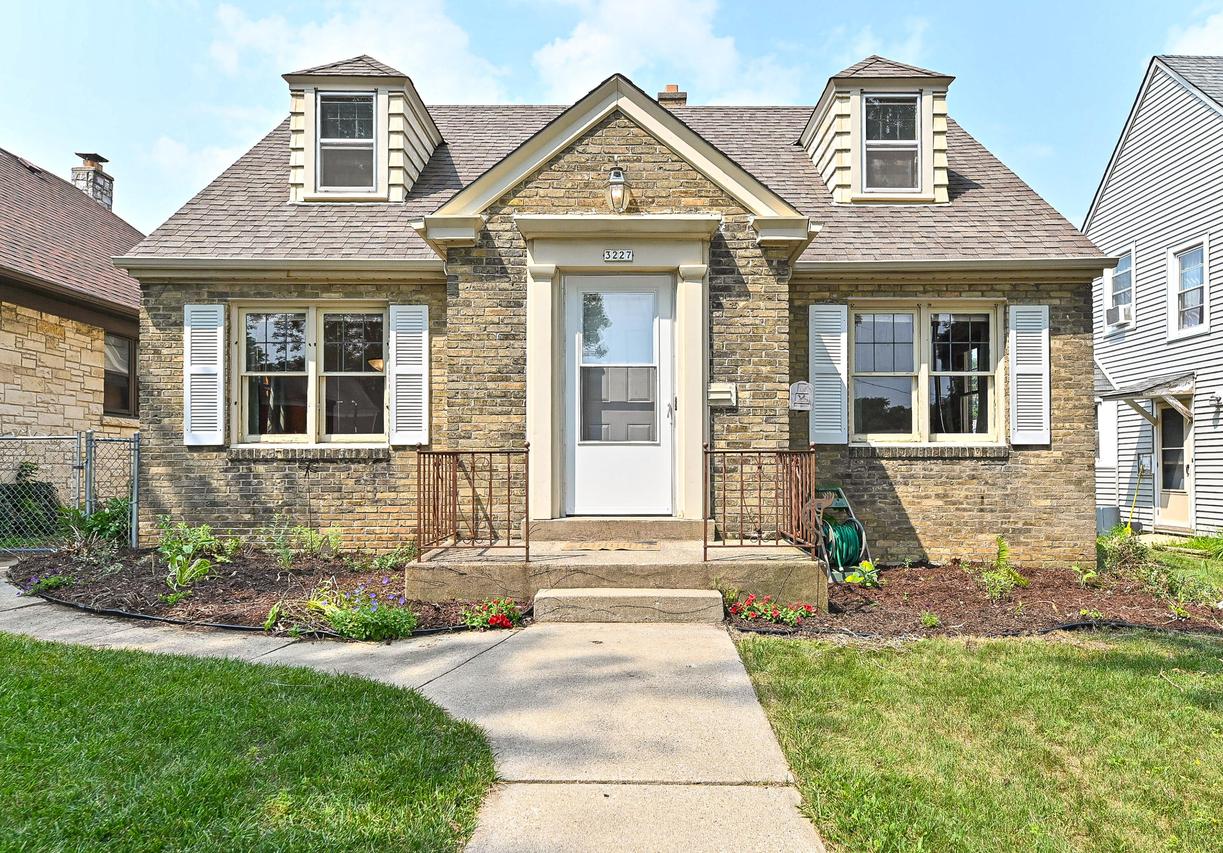 3227 N 58th St, Milwaukee, WI 53216