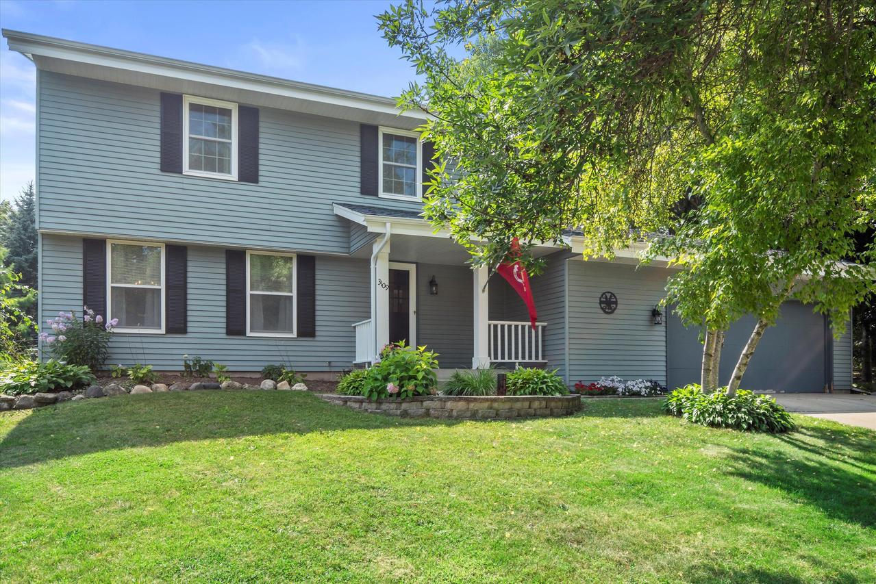 3109 Dartmoor Ct, Waukesha, WI 53188