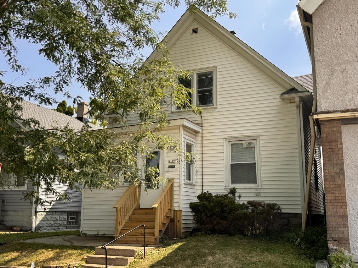 6129 W Lapham St, West Allis, WI 53214