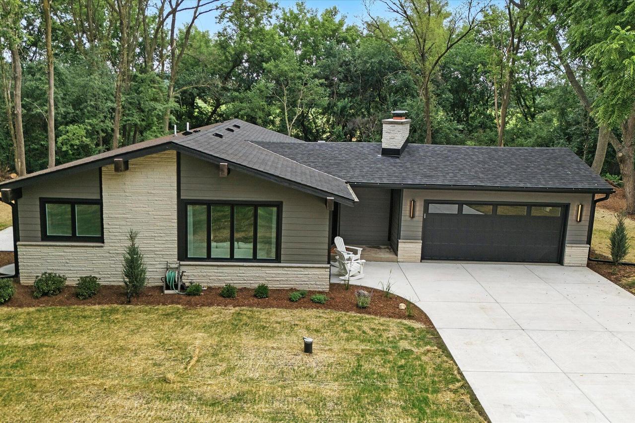 5616 W Cairdel Ln, Mequon, WI 53092