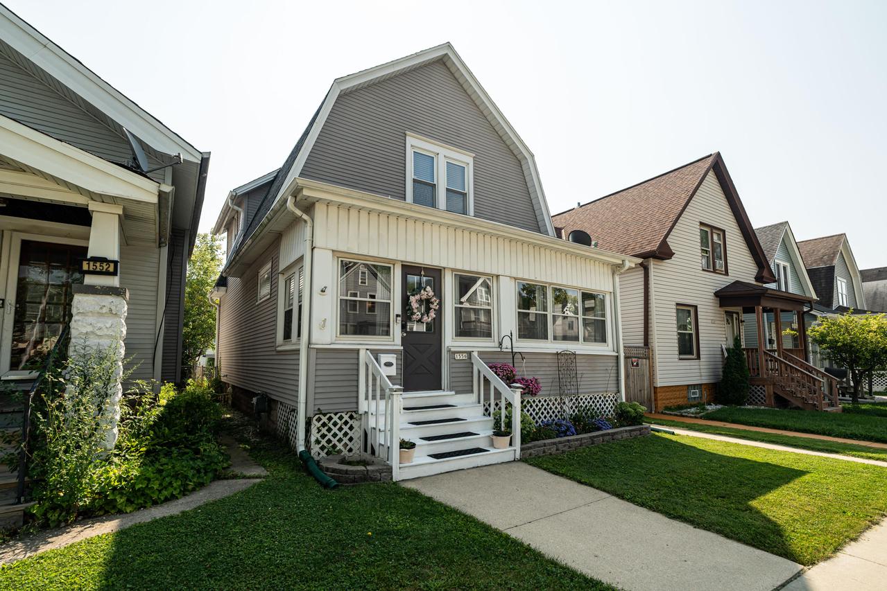 1556 S 73rd St, West Allis, WI 53214