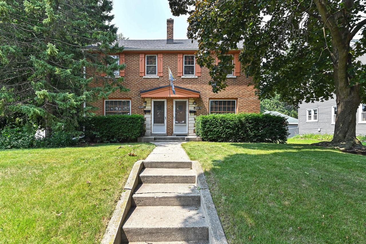 2135 S 102nd St, West Allis, WI 53227