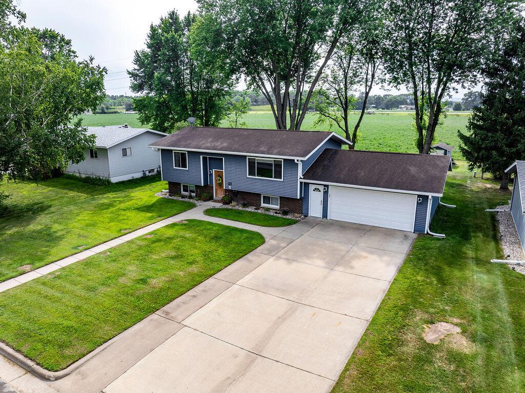 1612 Viking Ave, Holmen, WI 54636