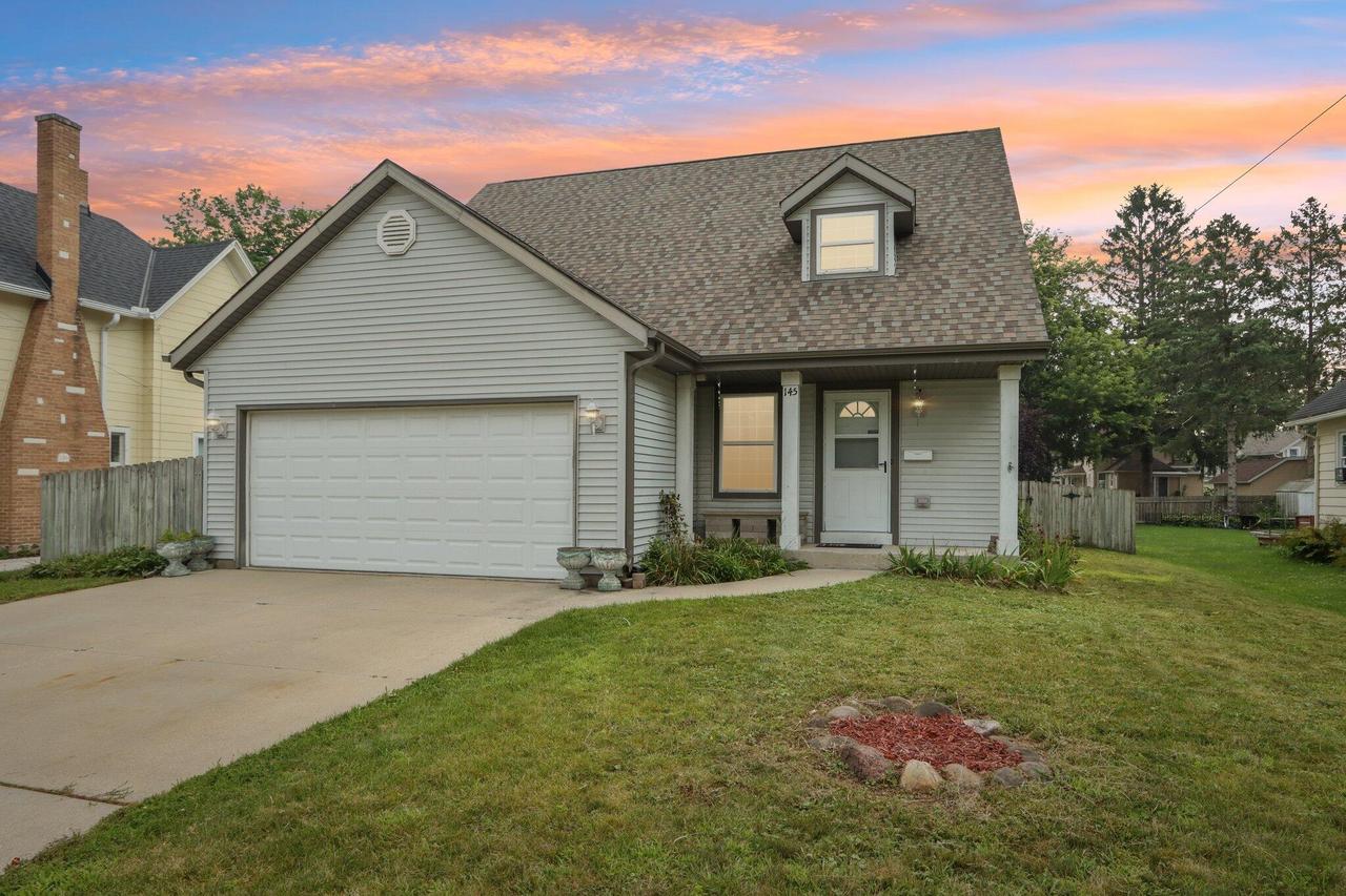 145 S Elm St, Oconomowoc, WI 53066