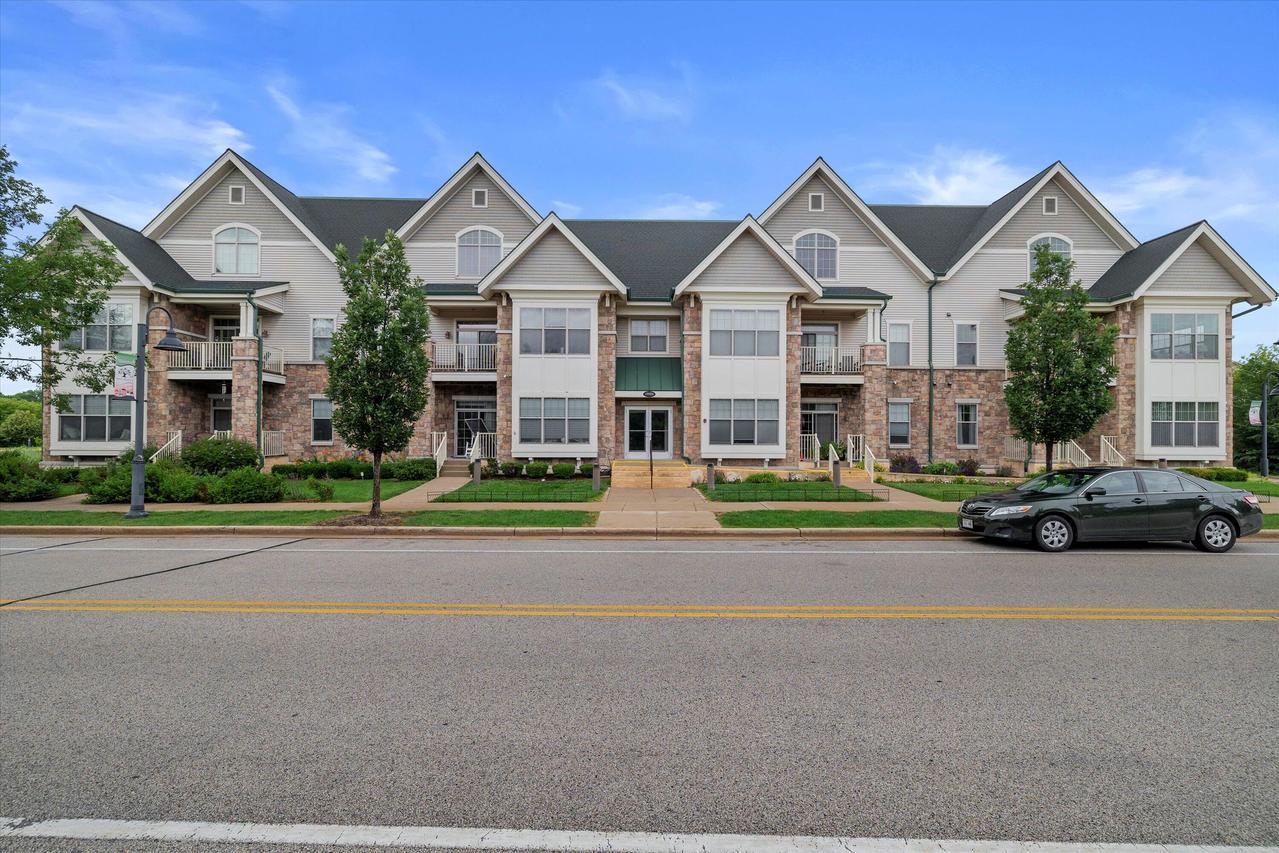 14900 W Wilbur Dr #1204, New Berlin, WI 53151