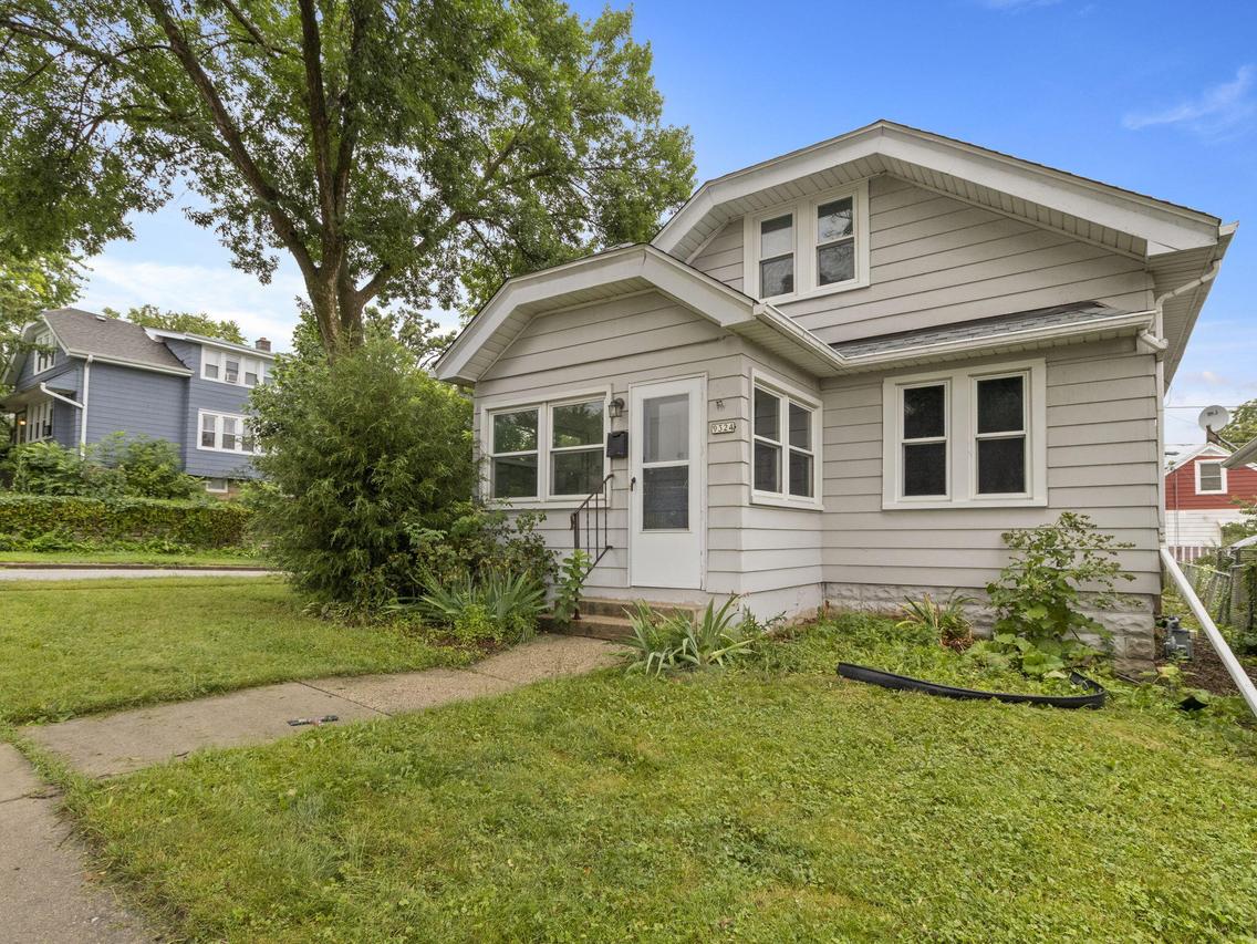 9324 W Lapham St, West Allis, WI 53214