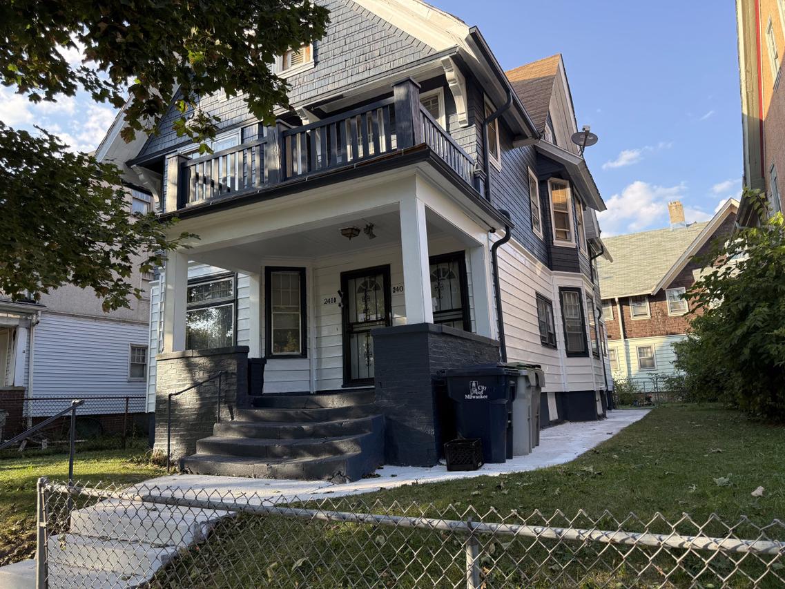 2408 W Hadley St #2410, Milwaukee, WI 53206