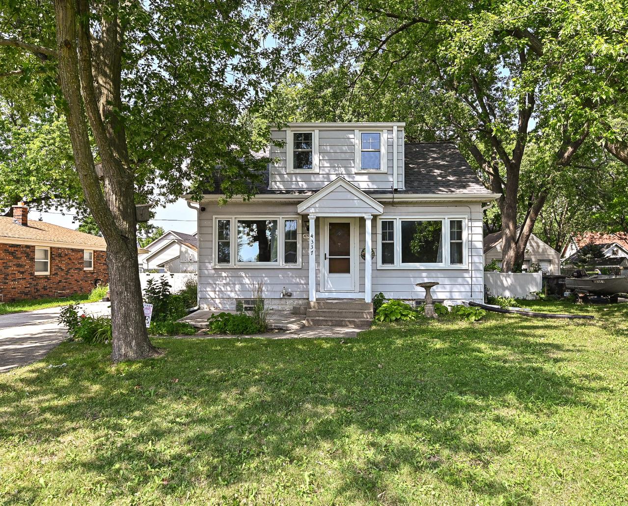 4337 S 45th St, Greenfield, WI 53220