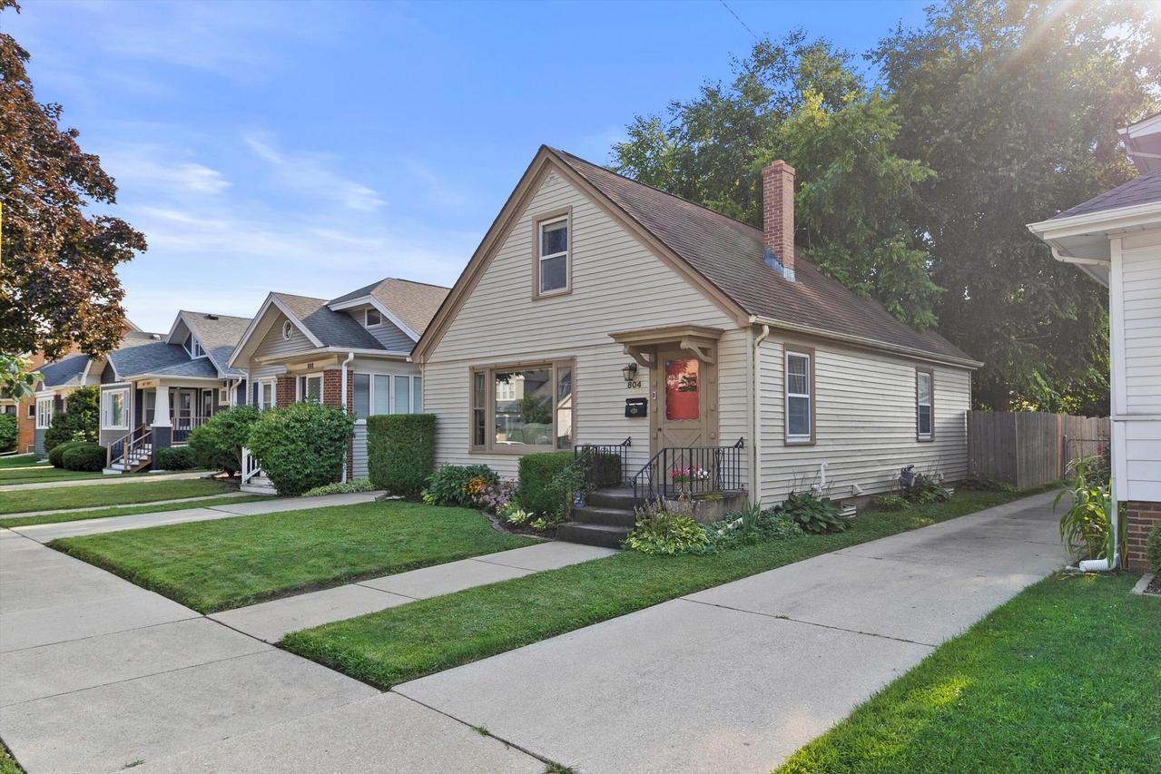 804 Cleveland Ave, Racine, WI 53405