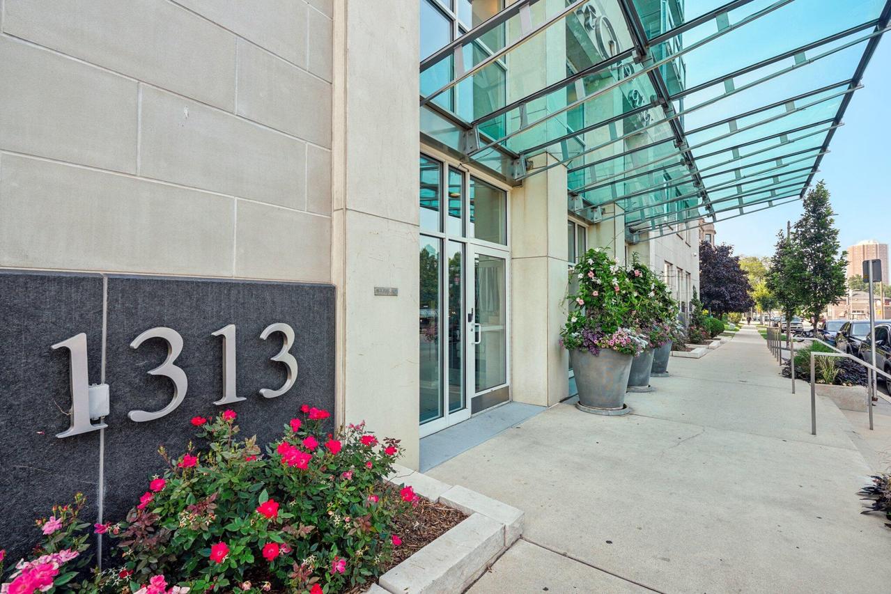 1313 N Franklin Pl #404, Milwaukee, WI 53202