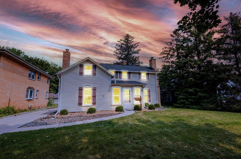 8220 Stickney Ave, Wauwatosa, WI 53213