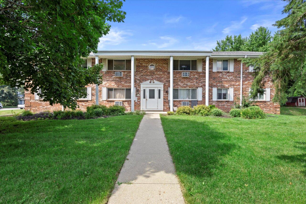 N114W15680 Sylvan Cir #7, Germantown, WI 53022
