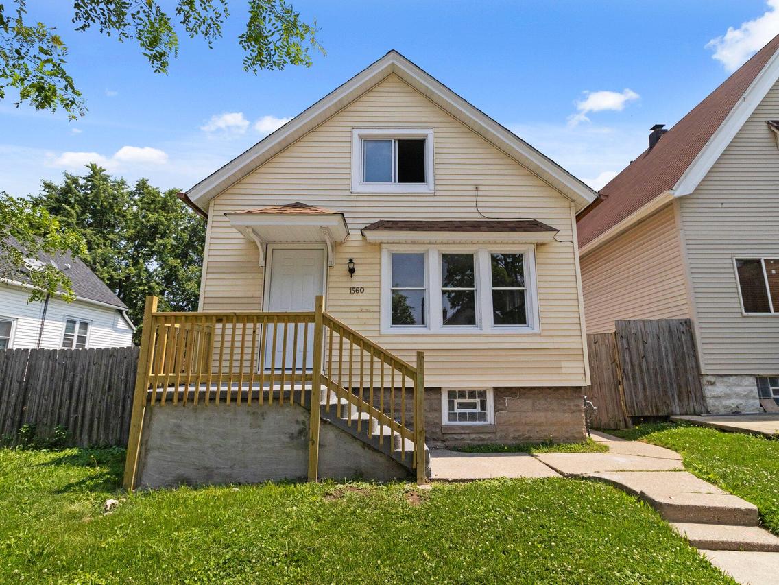 1560 S 26th St, Milwaukee, WI 53204