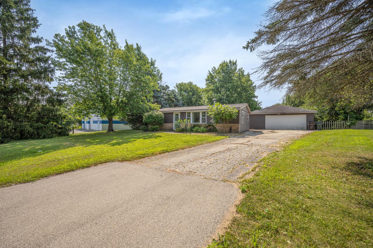 10207 Caddy Ln, Caledonia, WI 53108