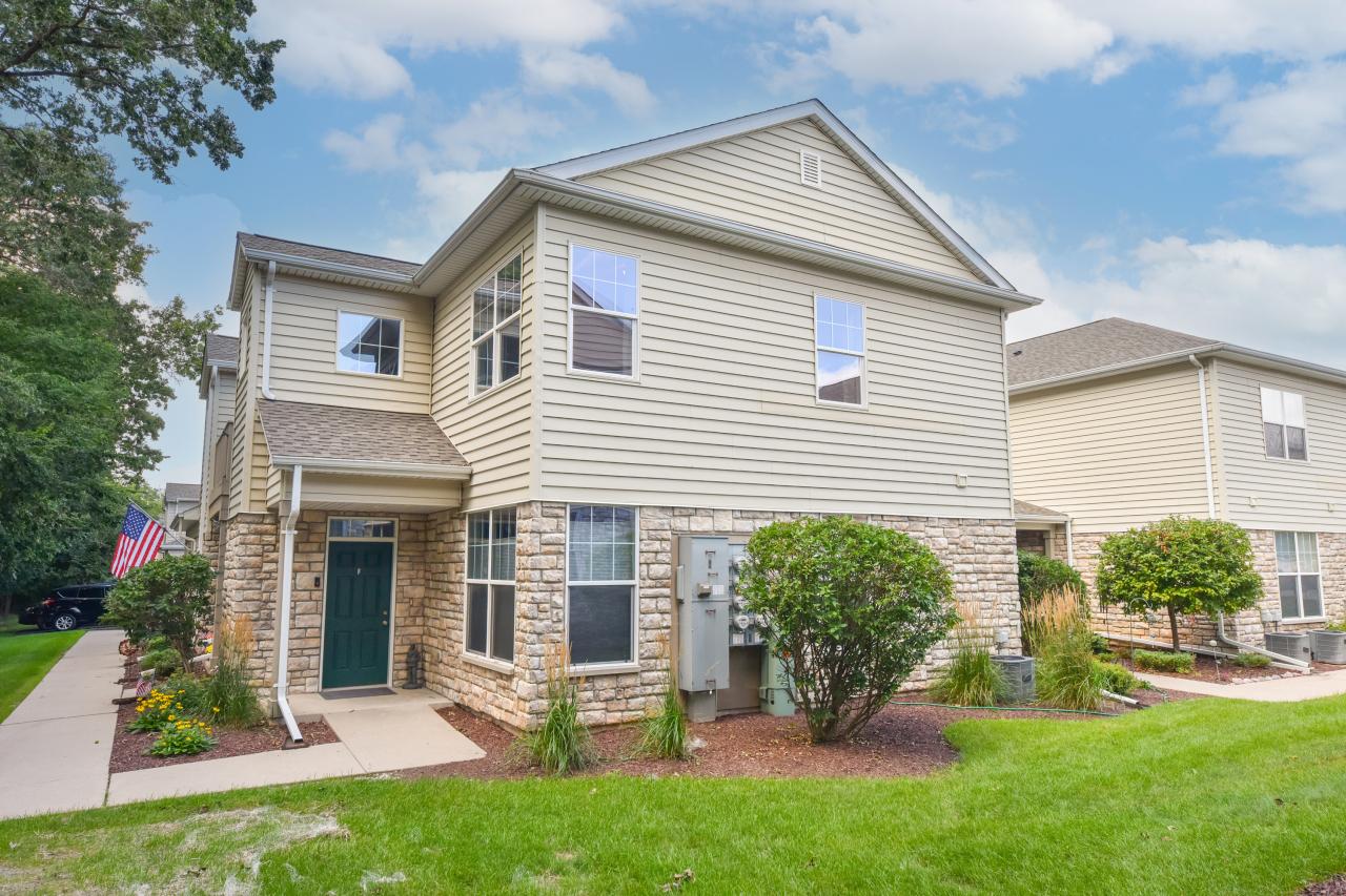 N16W26487 Meadowgrass Cir #F, Pewaukee, WI 53072