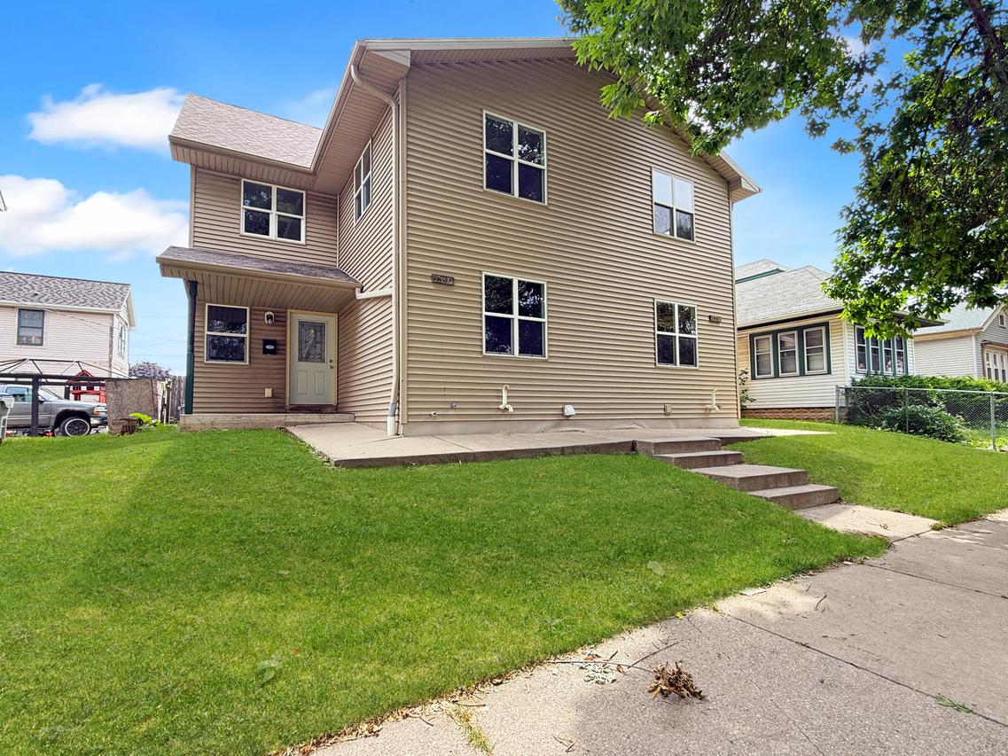 1310 S 7th St, Milwaukee, WI 53204