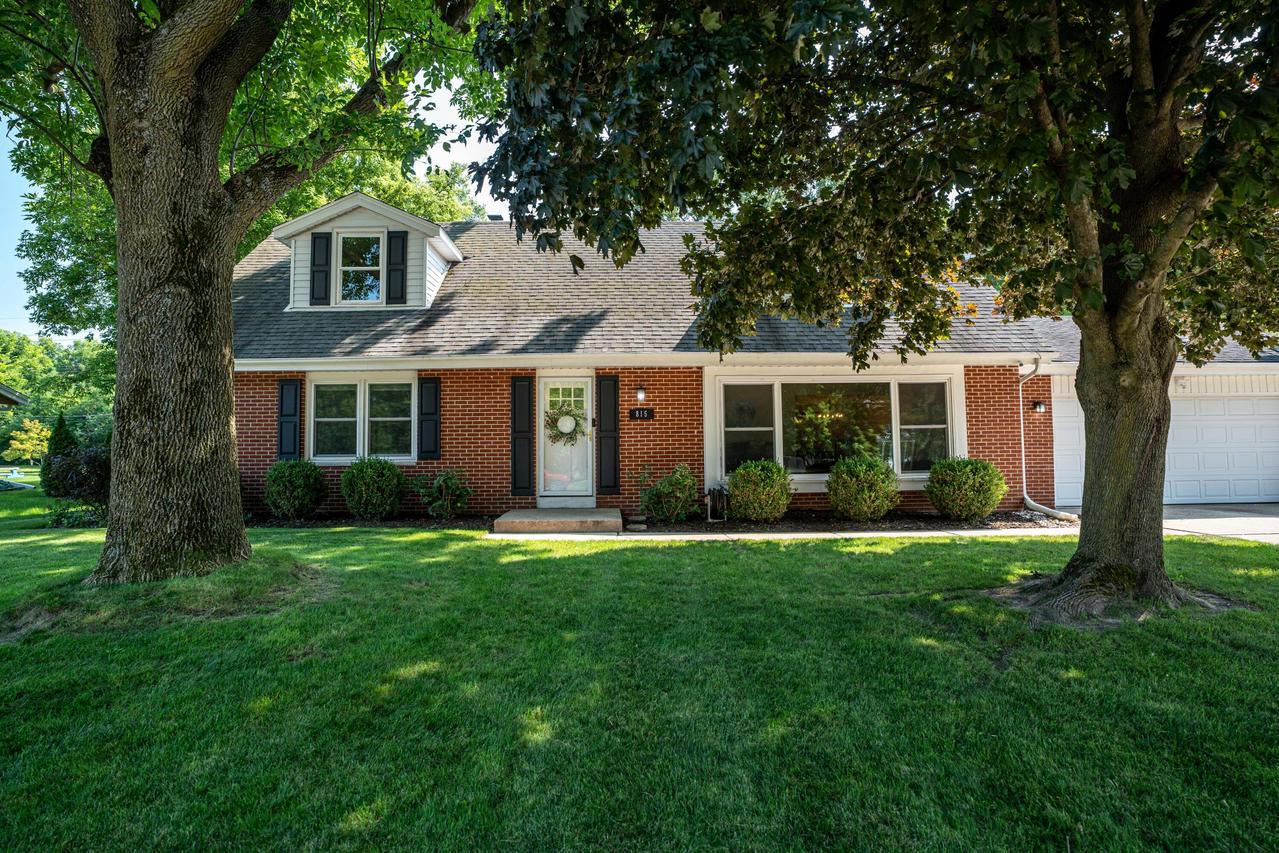 815 W Fairfield Ct, Glendale, WI 53217