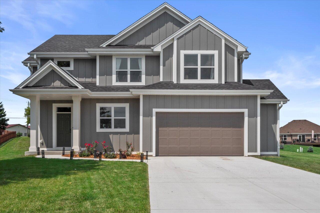 W1176 Fieldcress Ct, Ixonia, WI 53036