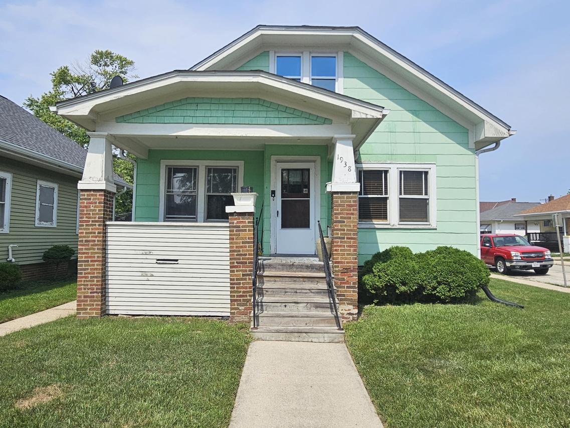 1938 Kearney Ave, Racine, WI 53403