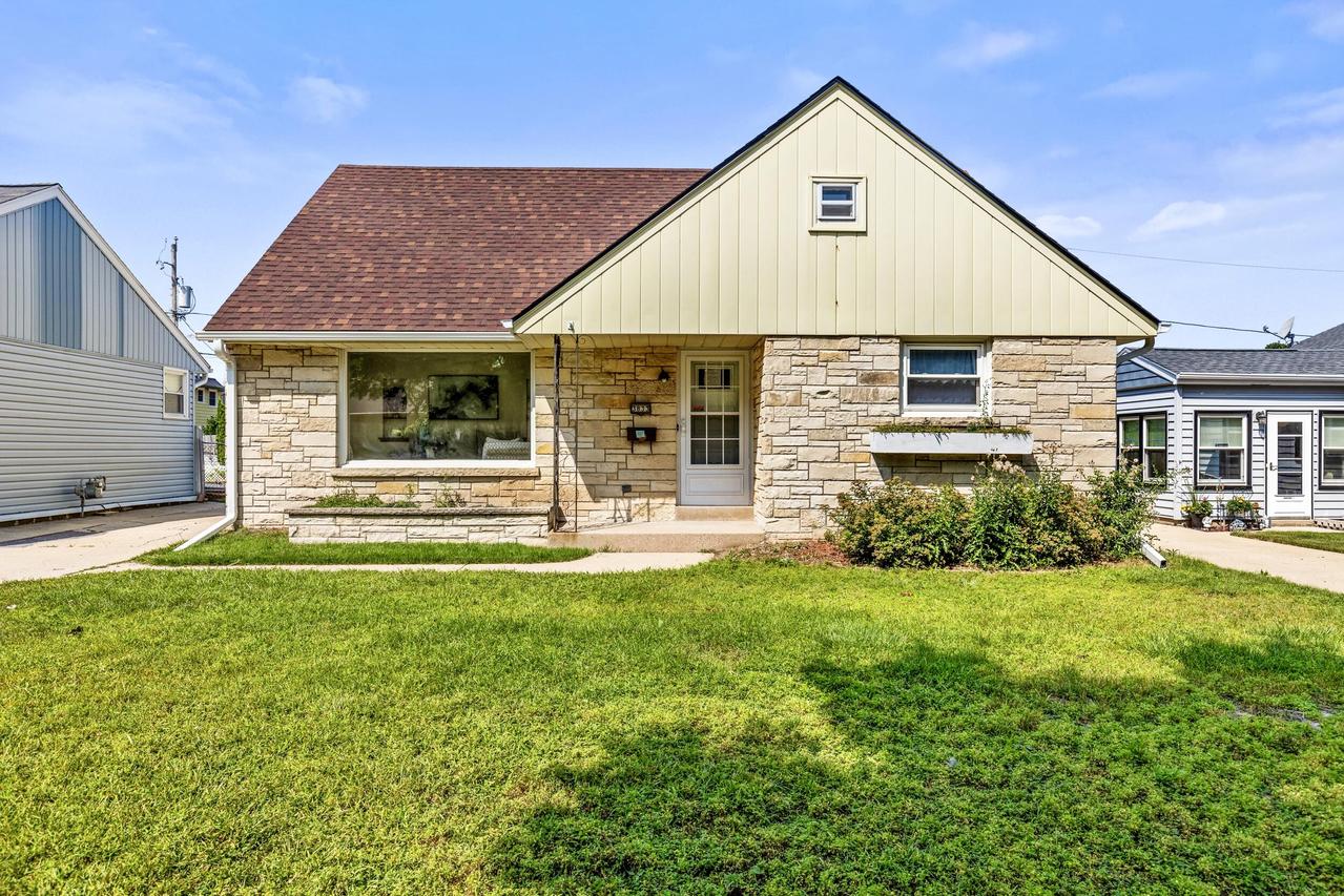 3833 S 58th St, Milwaukee, WI 53220