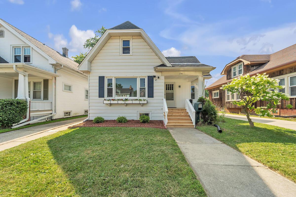 736 Monroe Ave, Racine, WI 53405
