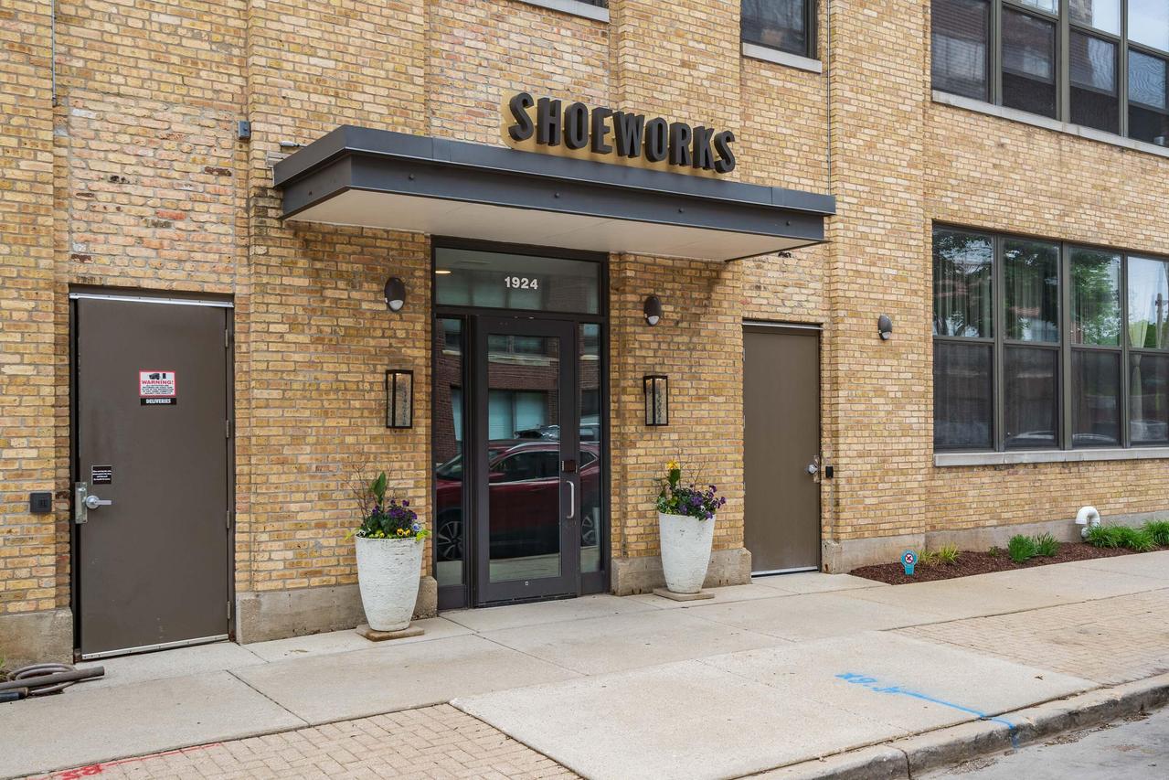 1924 N Hubbard St #109, Milwaukee, WI 53212