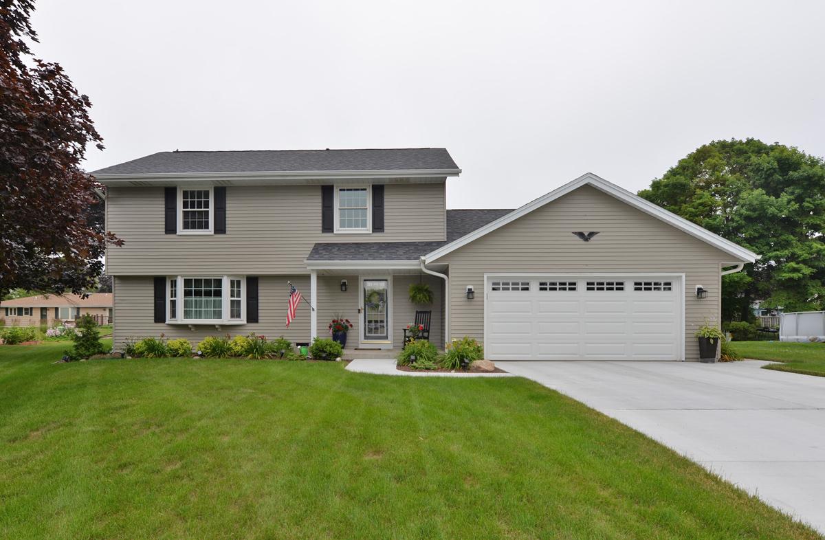 4915 Conlaine Dr, Caledonia, WI 53402