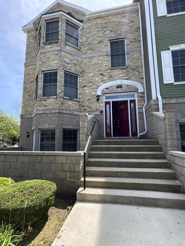 7918 Fredricksburg Ct #101, Bristol, WI 53104