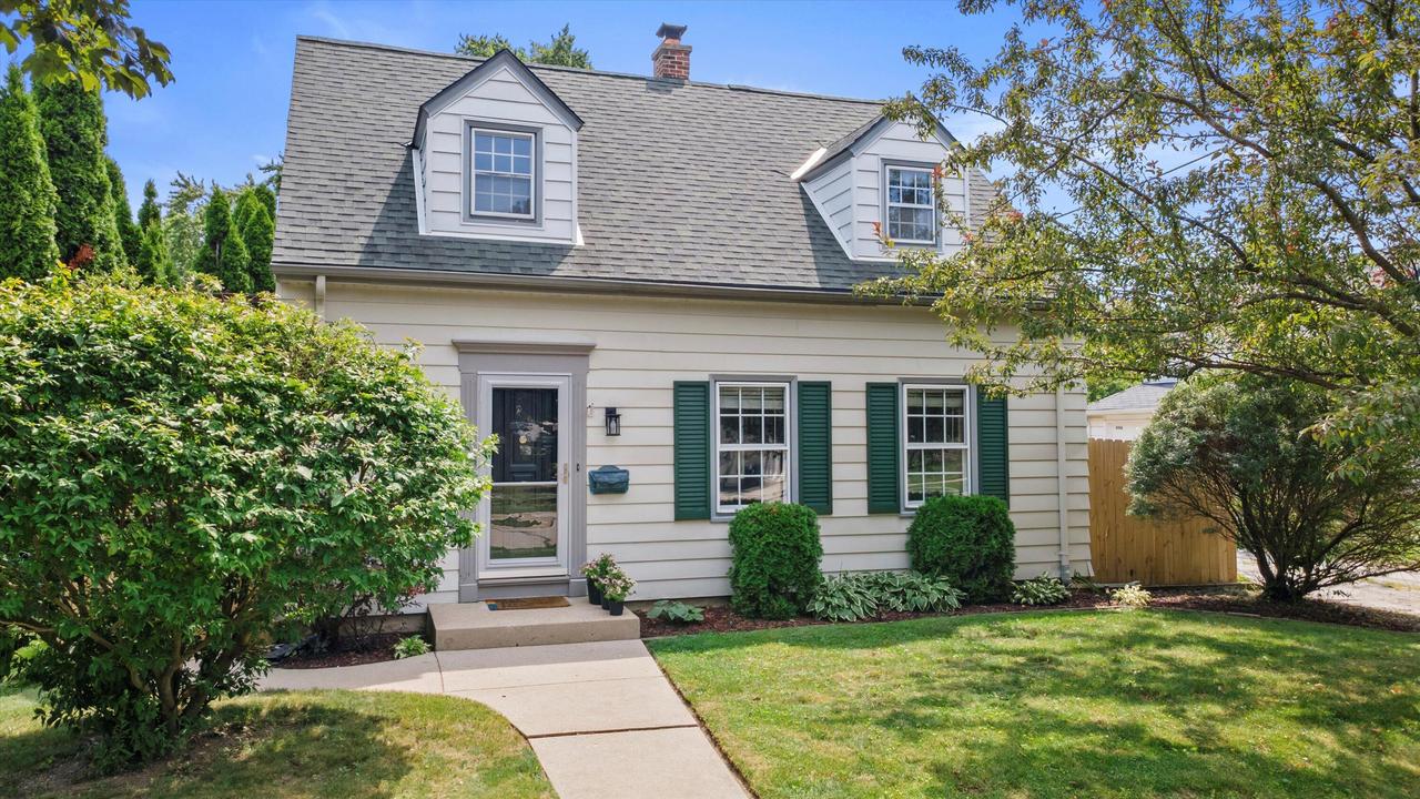 3621 E Van Norman Ave, Cudahy, WI 53110
