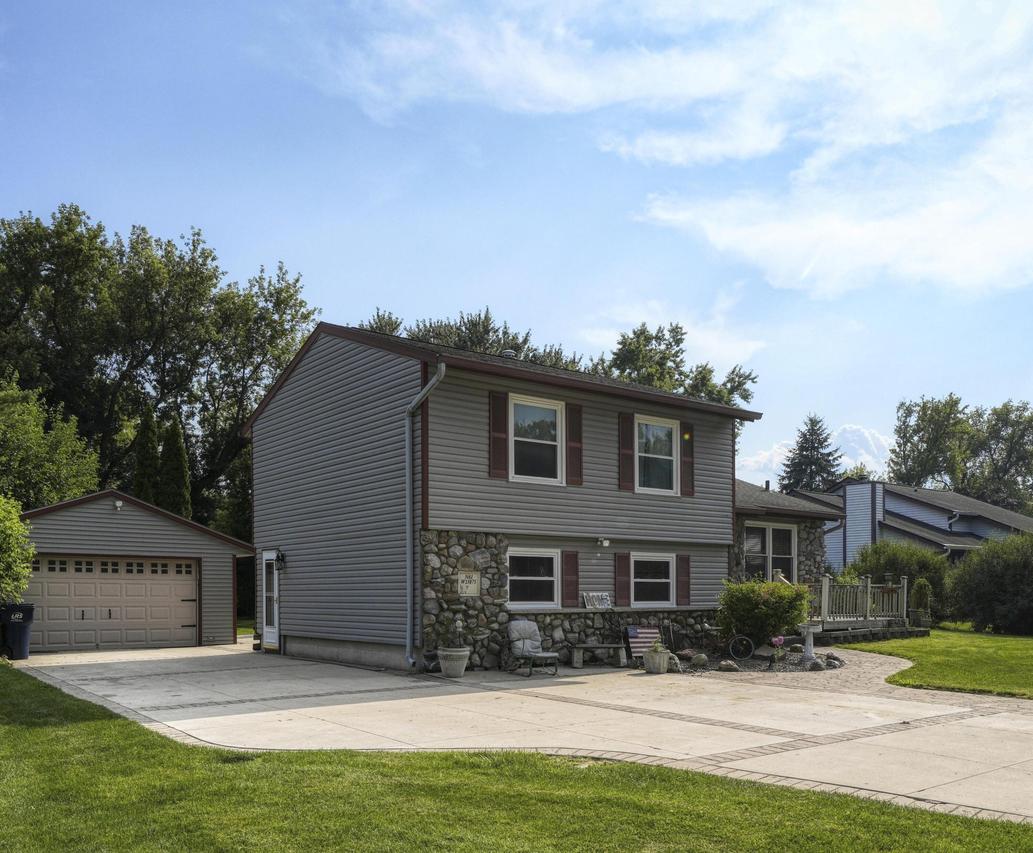 N61W23875 Sumac Ln, Sussex, WI 53089