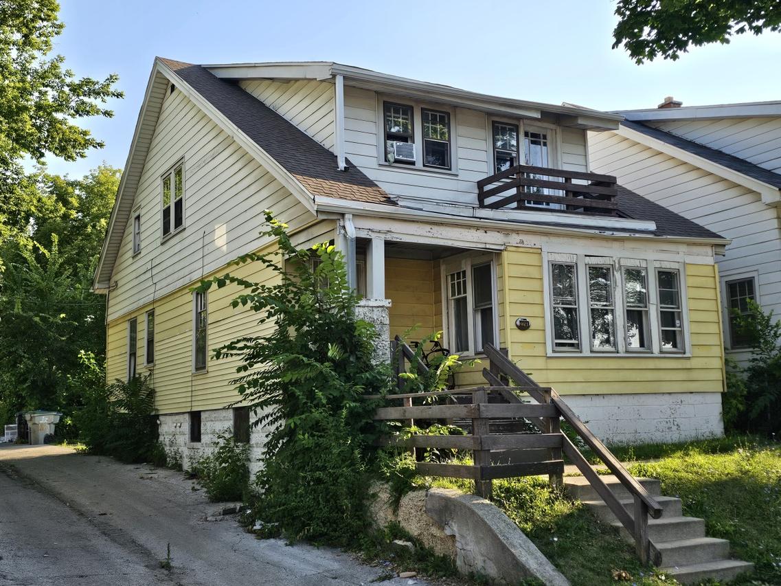 2214 W Auer Ave, Milwaukee, WI 53206