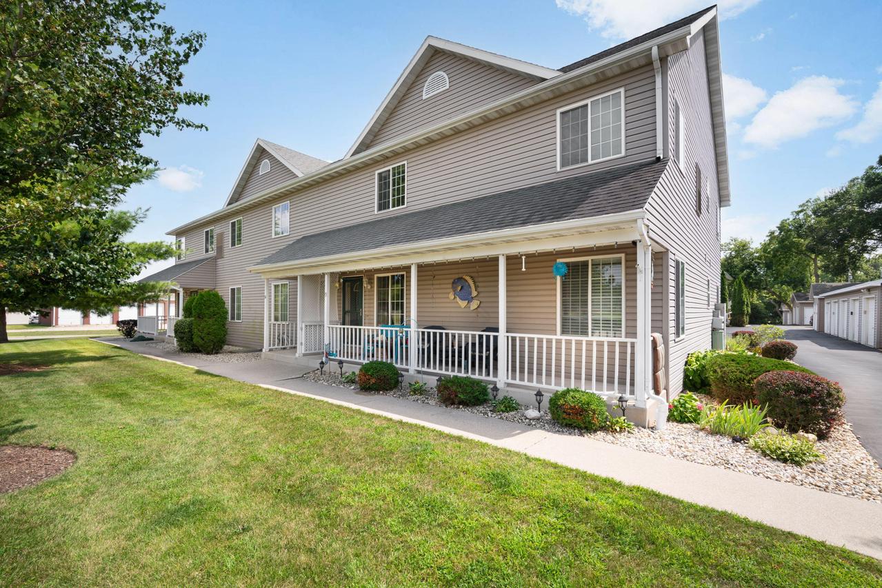 55 Stark St #14, Williams Bay, WI 53191