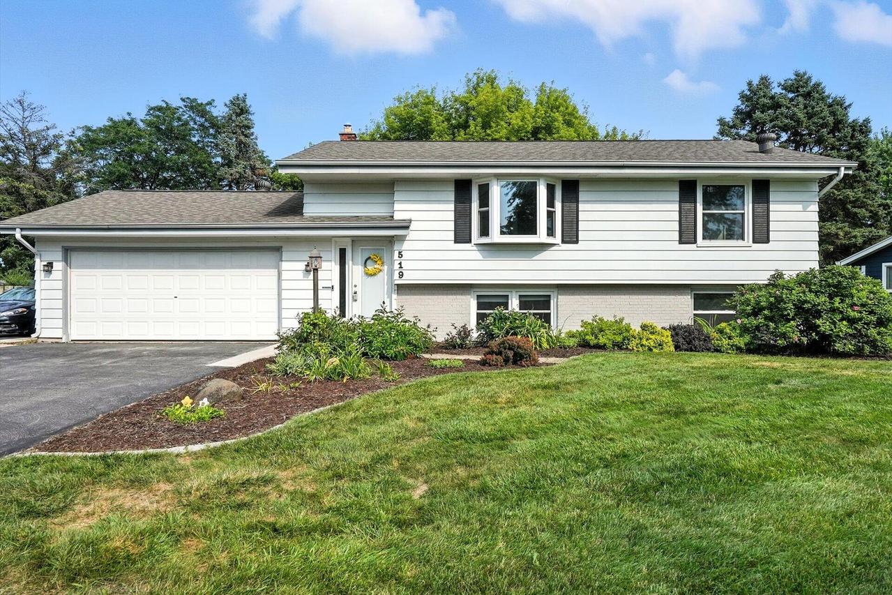519 S Buckingham Way, Hartland, WI 53029