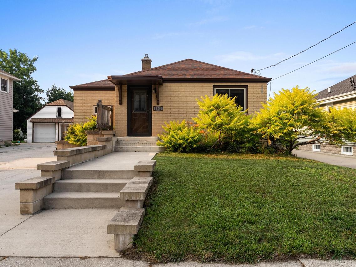 1840 Belmont St, Manitowoc, WI 54220