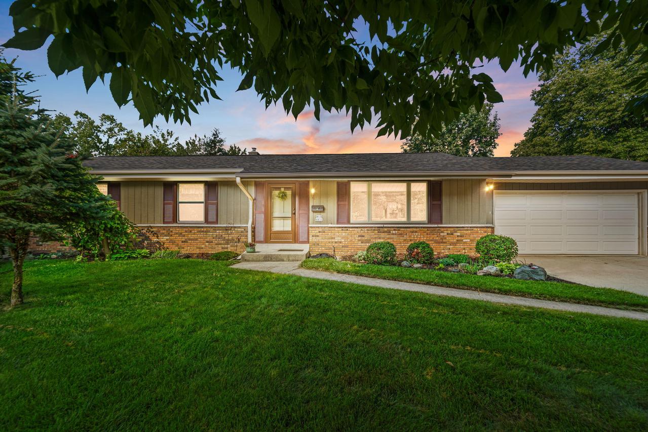 W60N931 Sheboygan Rd, Cedarburg, WI 53012