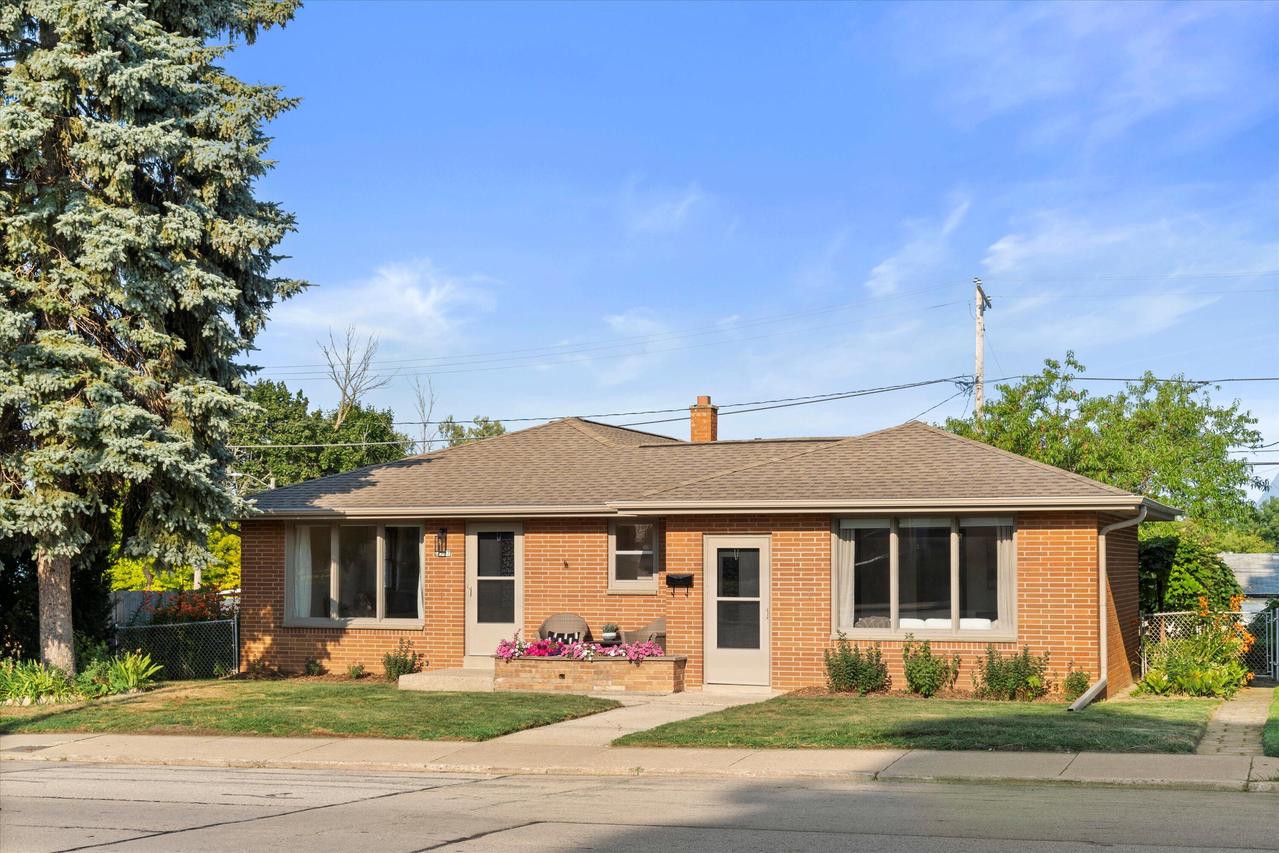 2507 S Chicago Ave, South Milwaukee, WI 53172