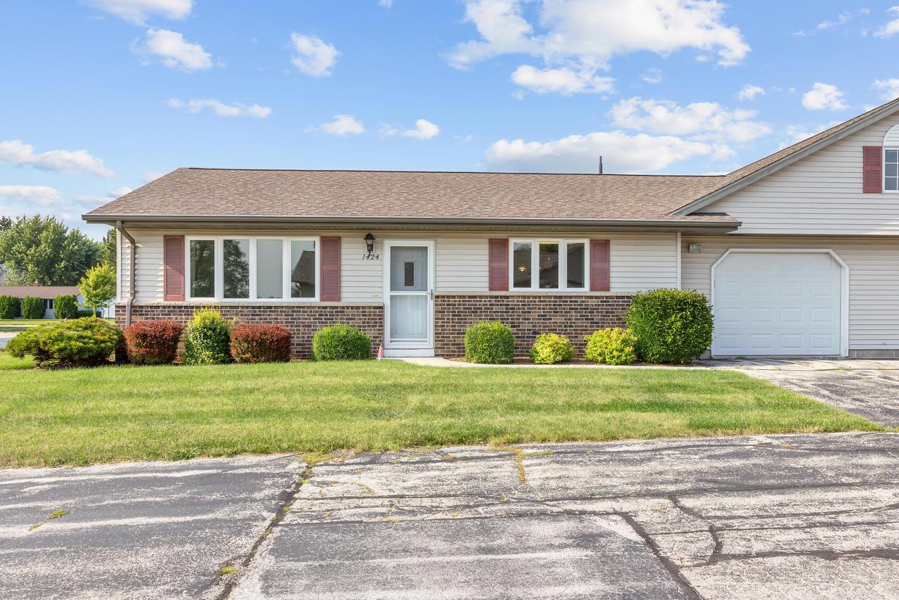 1424 Jackson St, New Holstein, WI 53061